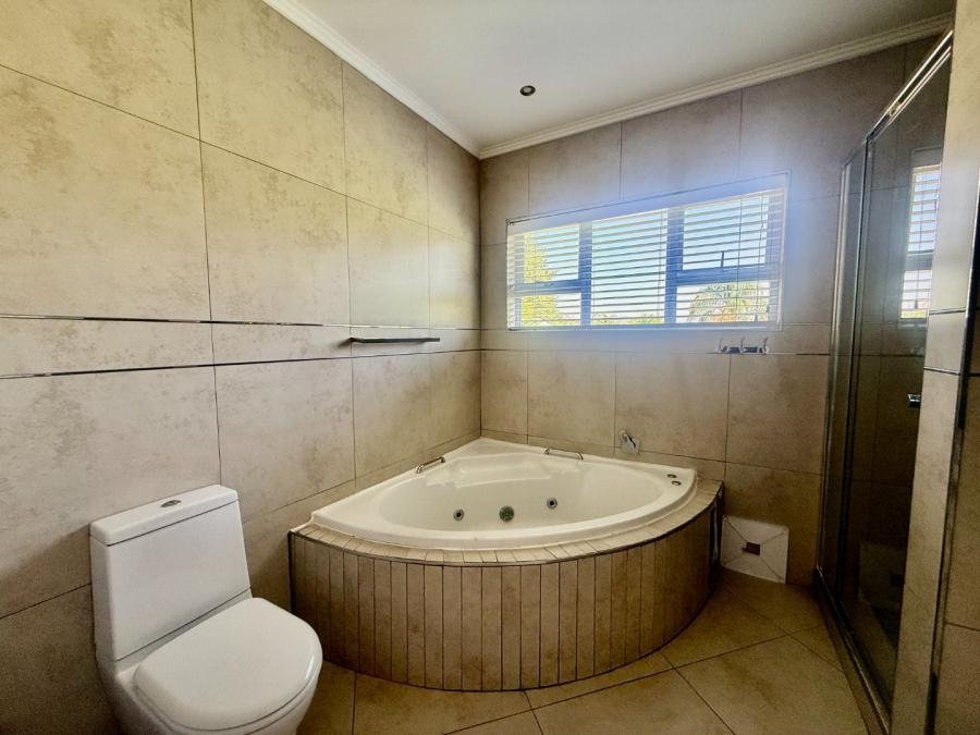 To Let 3 Bedroom Property for Rent in Caribbean Beach Club North West